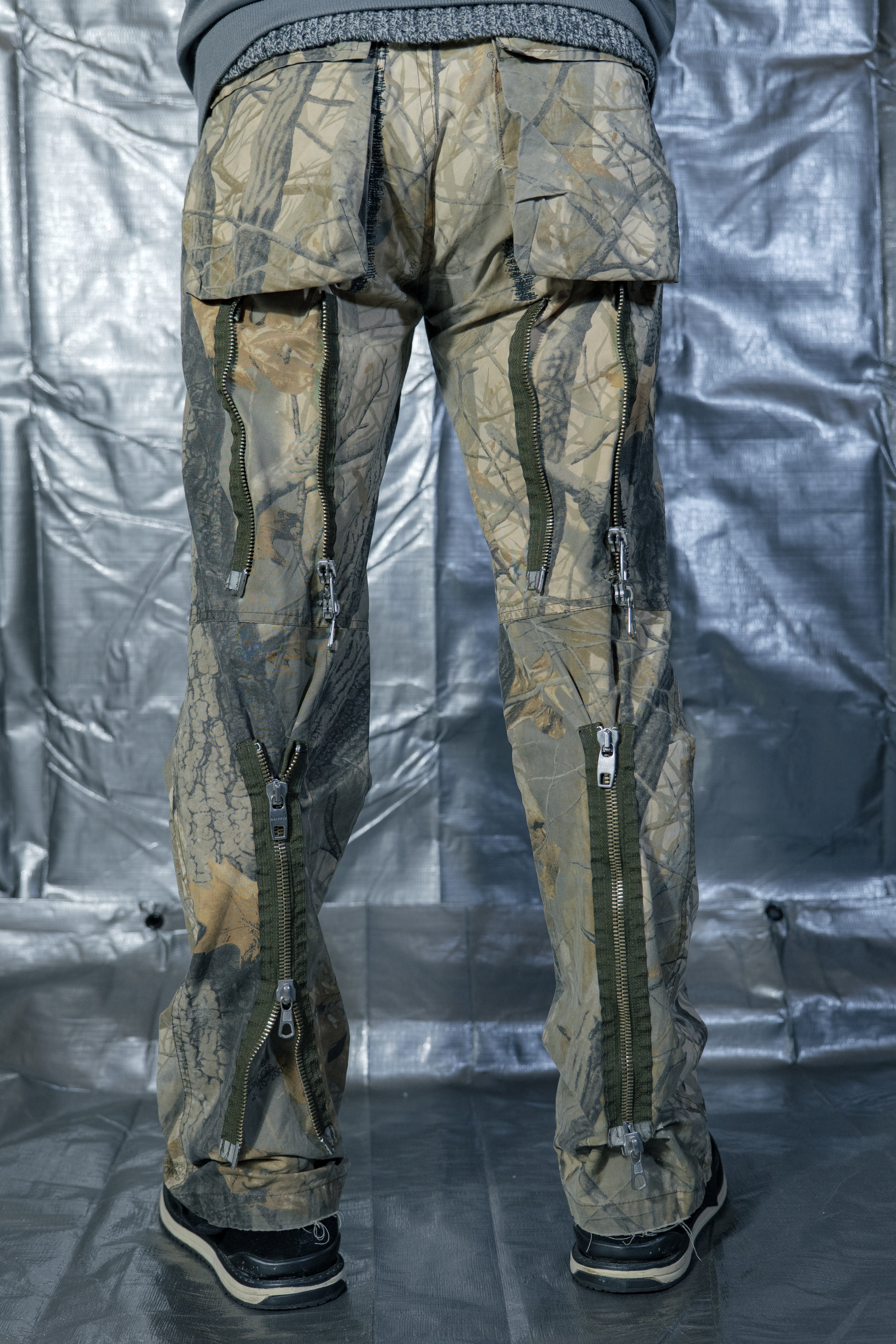 00s Griffin Tree Camo Bontage Pants